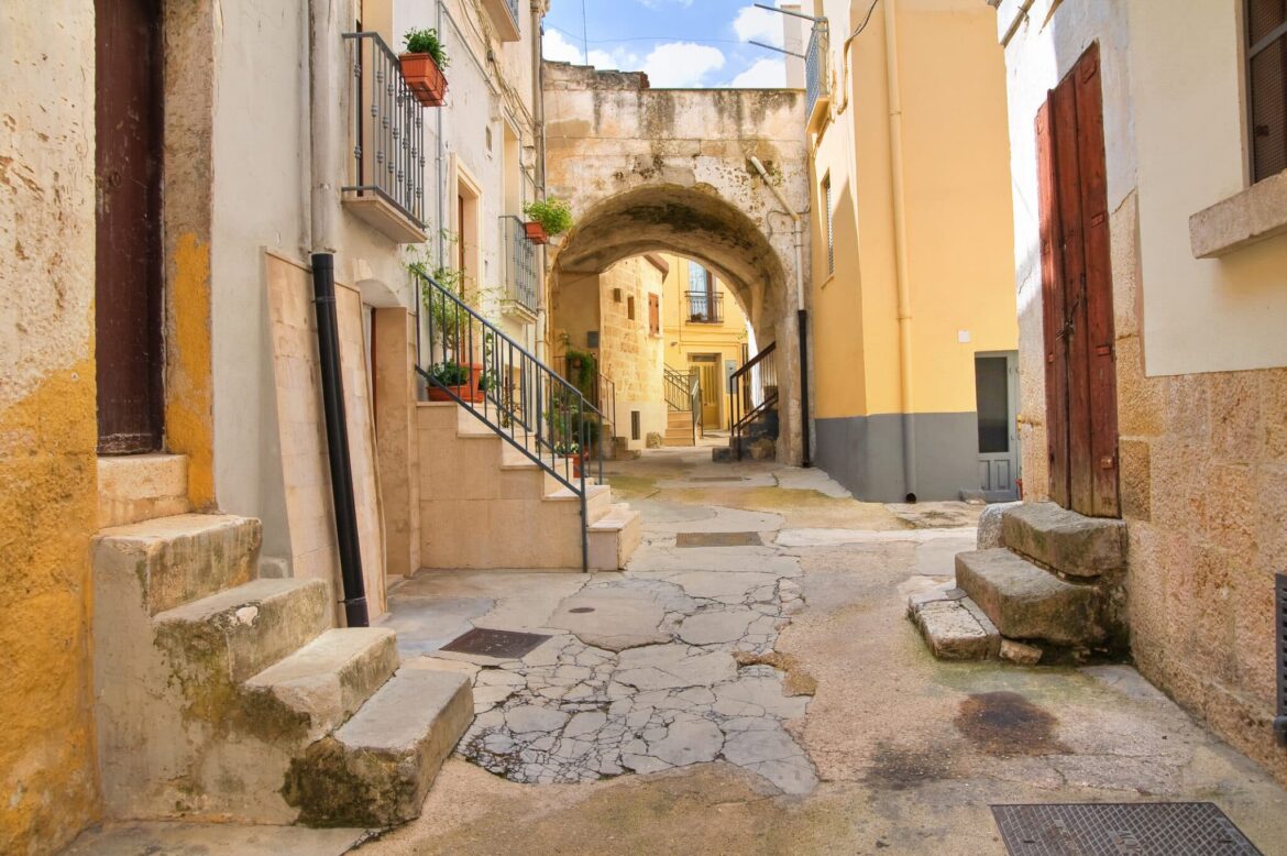 Vicolo-di-Altamura.-Puglia.-Italia-1-scaled